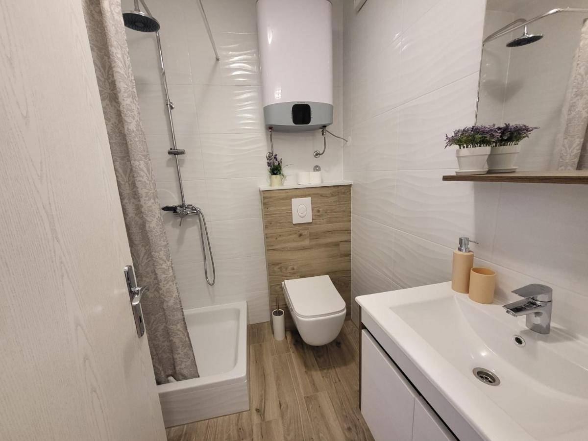 Mali Apartman U Centru Makarska Exterior photo