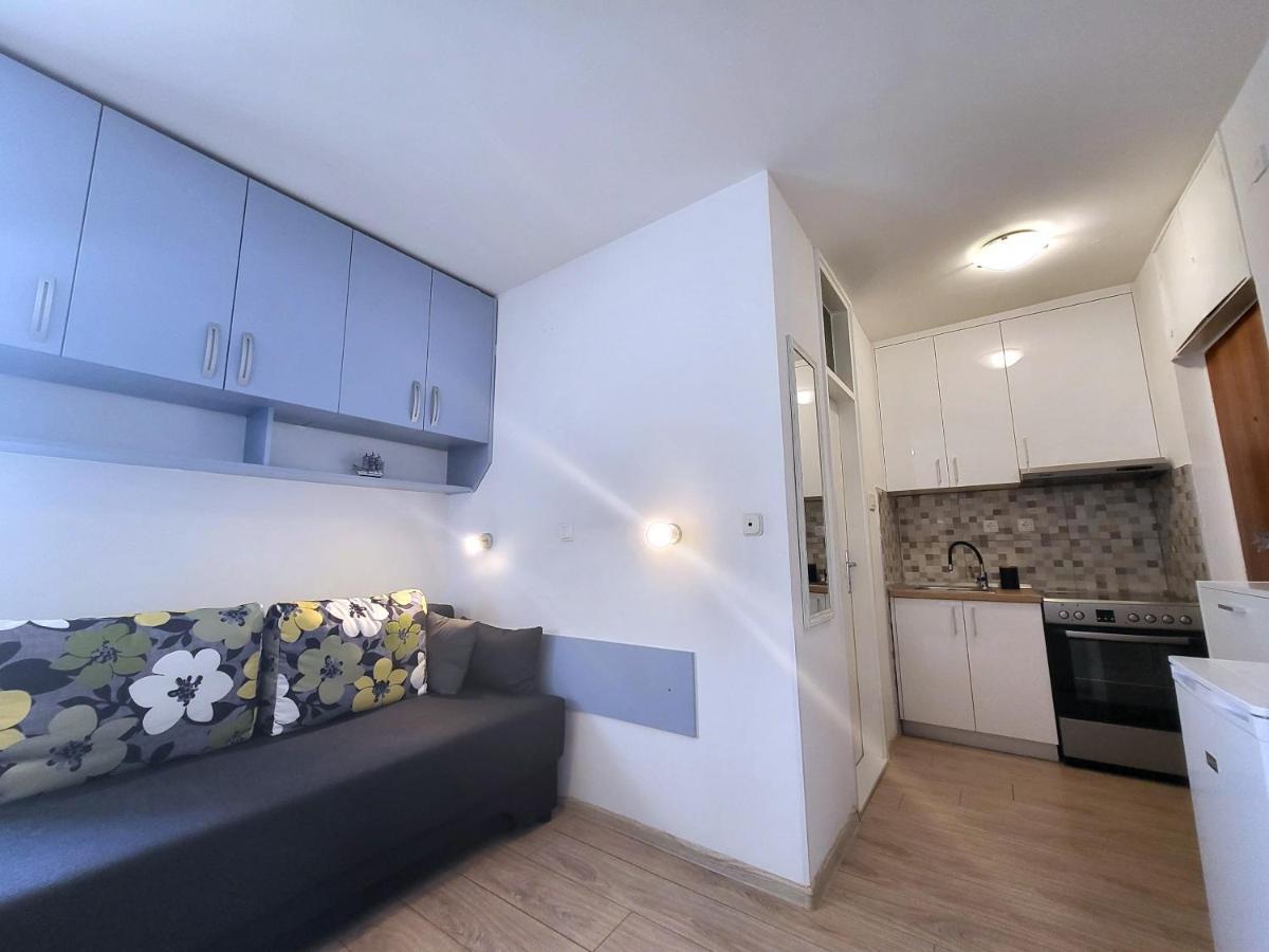 Mali Apartman U Centru Makarska Exterior photo
